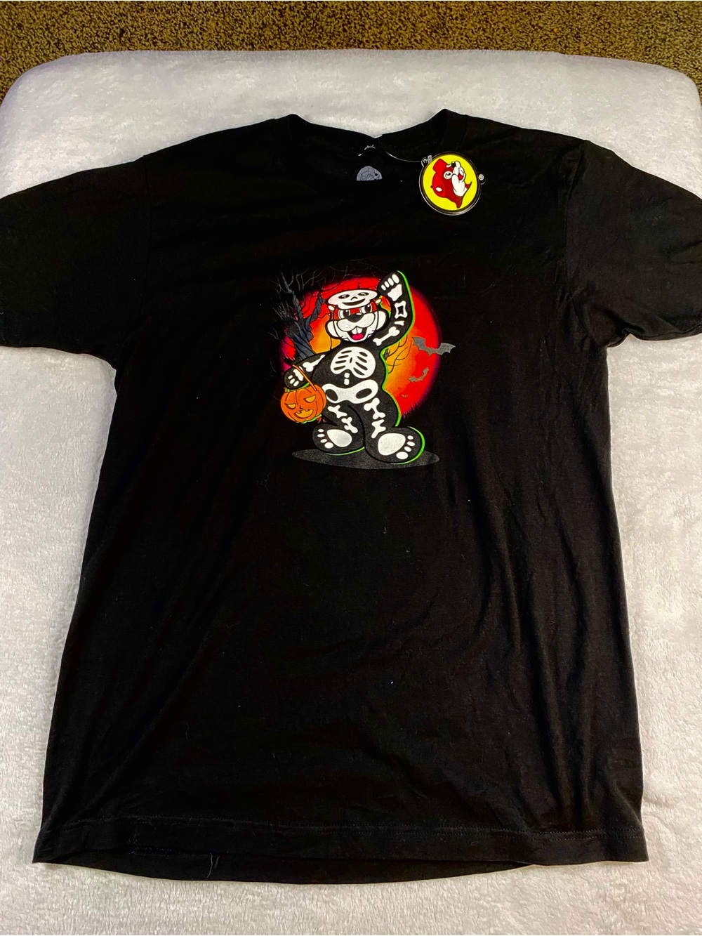 New With Tags Buc-ee's Halloween Glow-In-The-Dark Graphic Tee - Size Medium